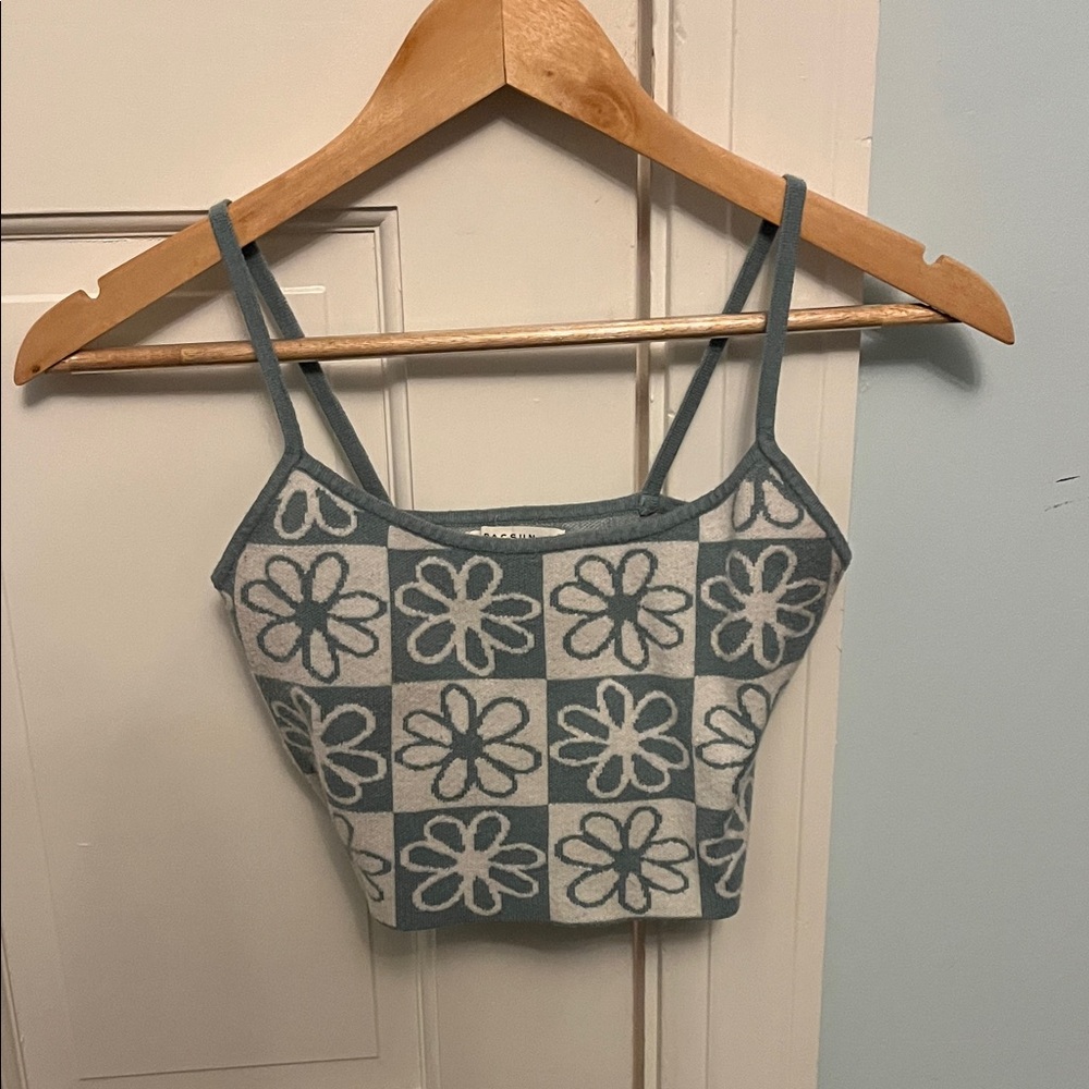 PacSun Blue and White Floral Crop Top